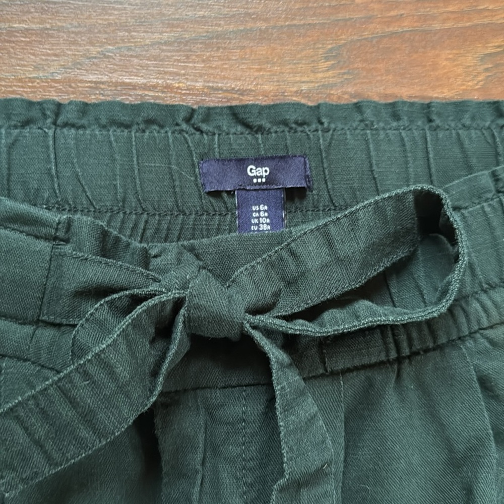 GAP Capri Pants - Picture 2 of 4